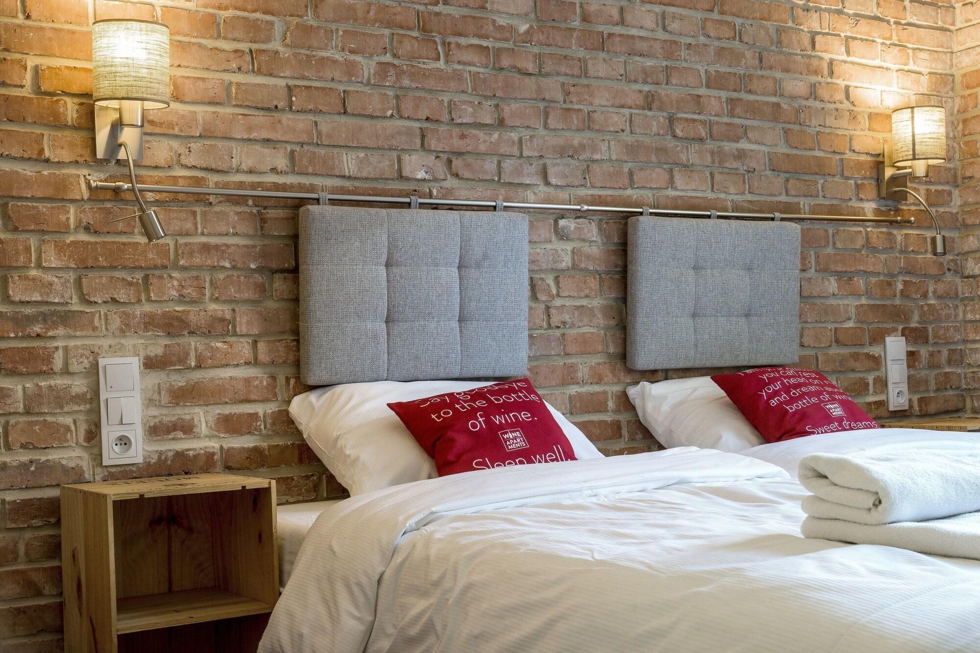 Wine Apartments Краков Экстерьер фото